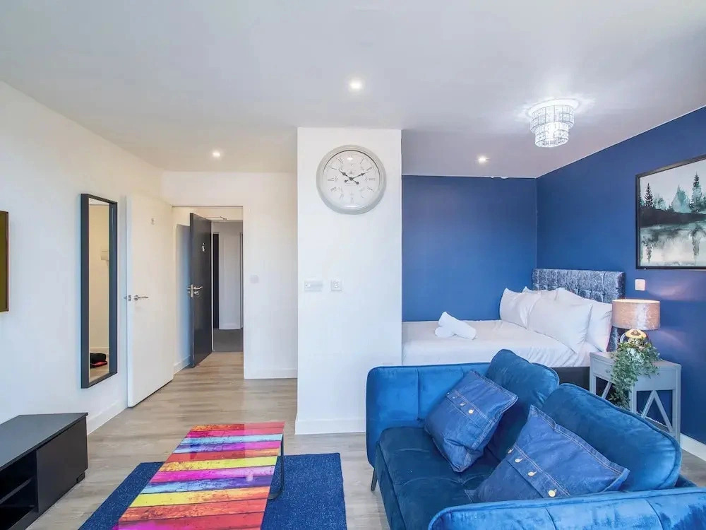 Blue Shade Studio Apartment in Sheffield City