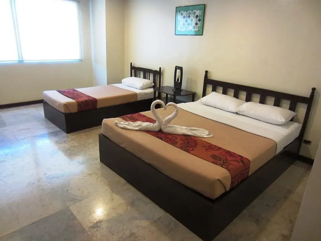 Crown Port View Hotel
