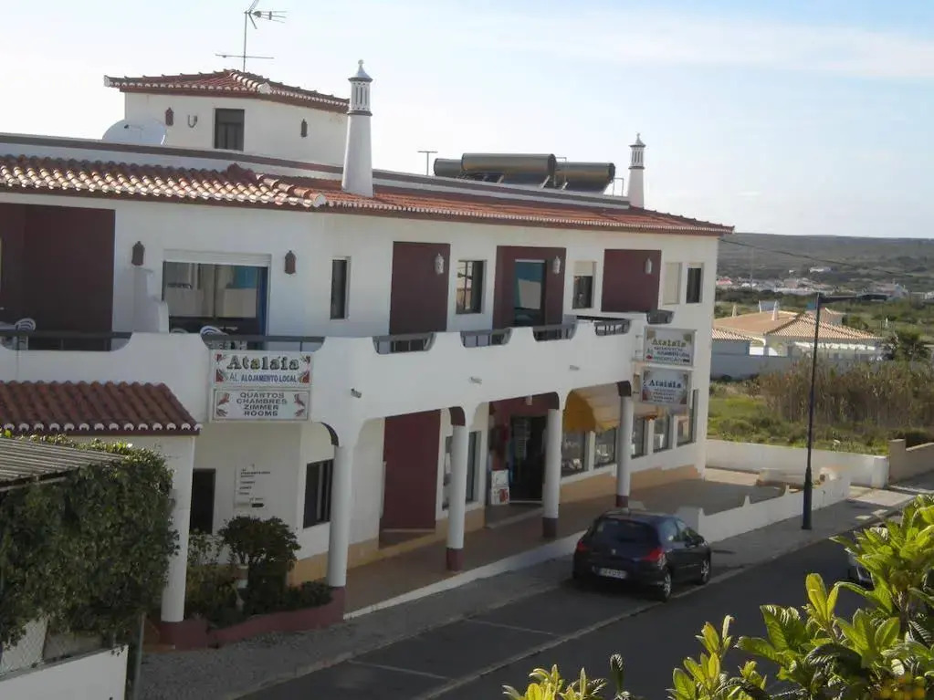 Apartamentos e Quartos Atalaia