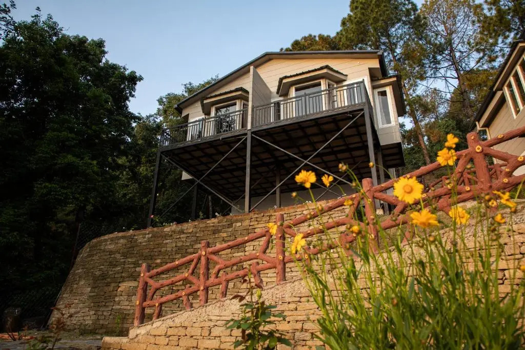 Spellmount - Himalayan View Infinity Pool Resort In Kausani