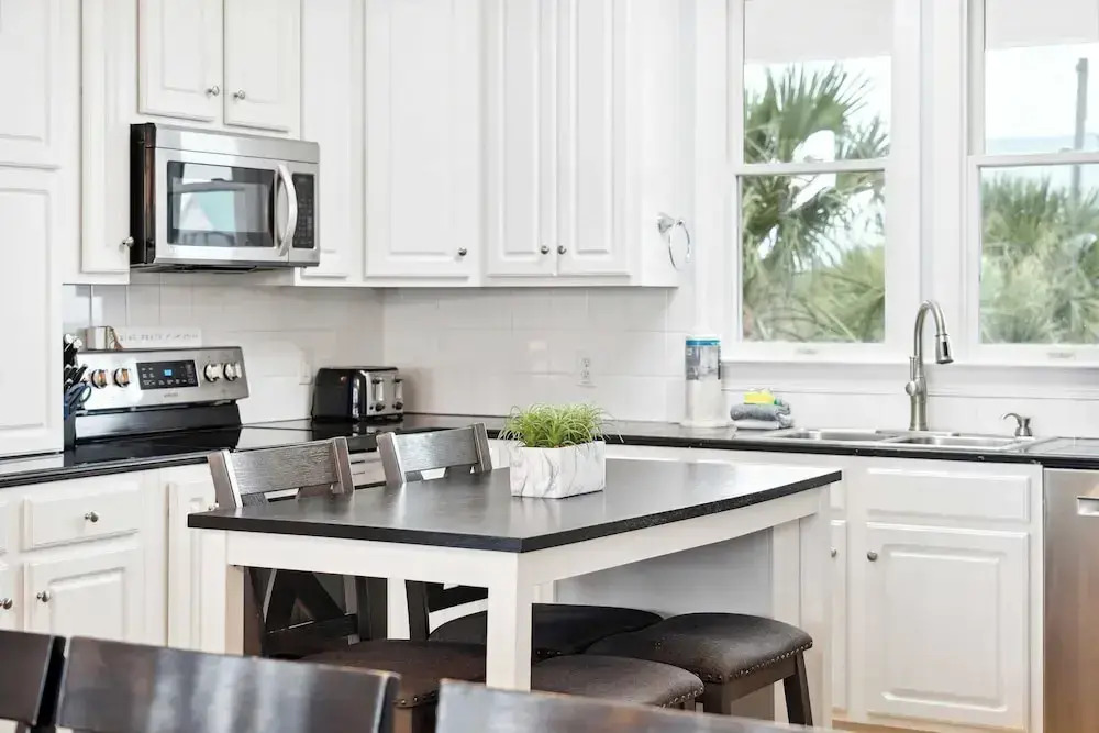 Oceanfront w/ Pool, Panoramic Deck Views, 5bdr Folly Ocean Breeze by Avantstay