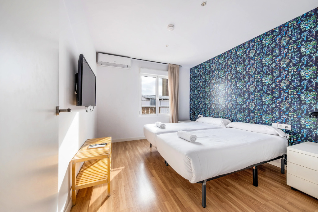 AinB Barcelona Sants Apartments