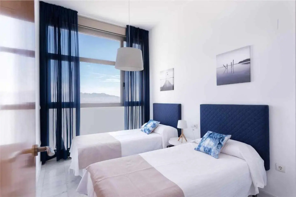 Luxury apartment on the 41st floor with stunning sea views