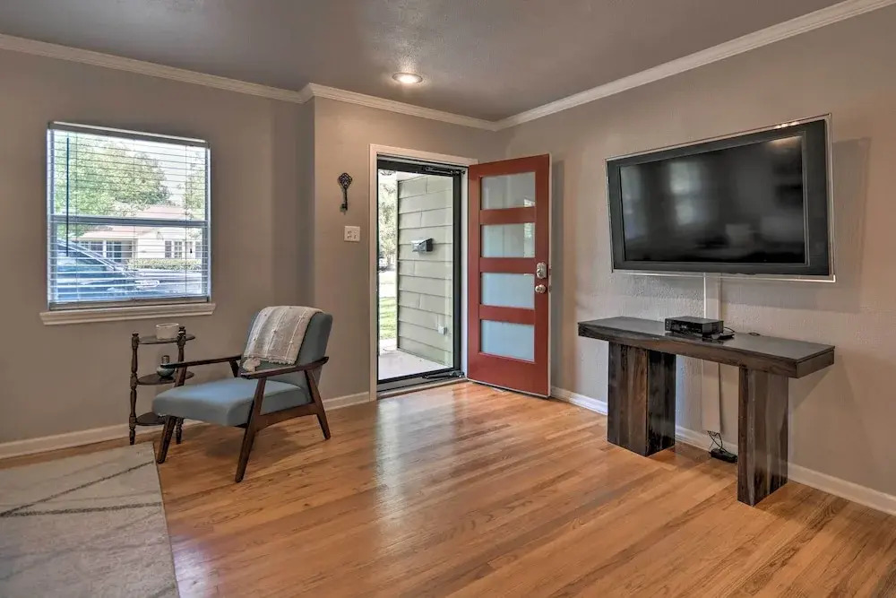 Stylish Home - Walk to Texas Tech University!
