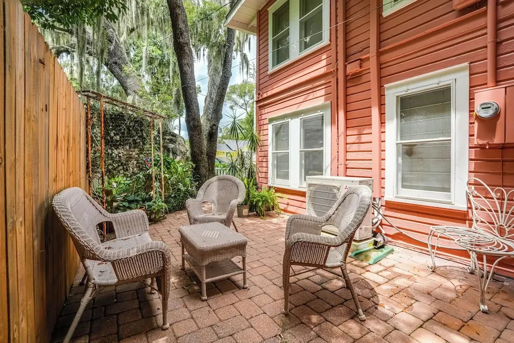 Mt Dora Garden Cottage w/ Patios, Walk to Downtown