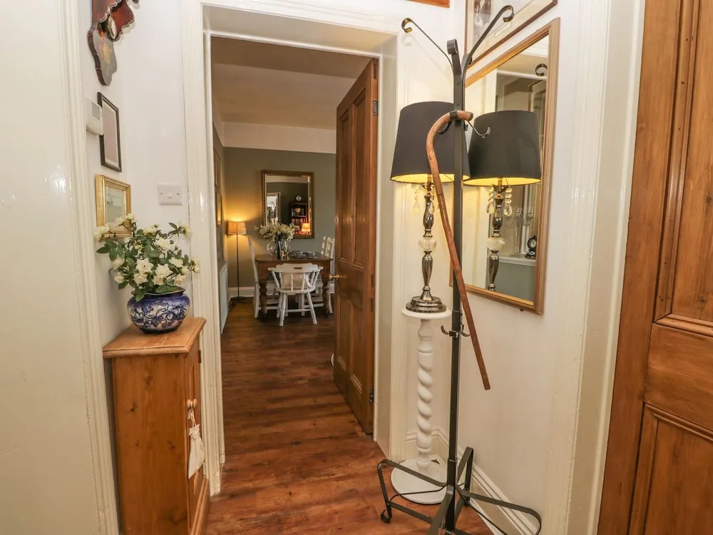 Londesborough Cottage