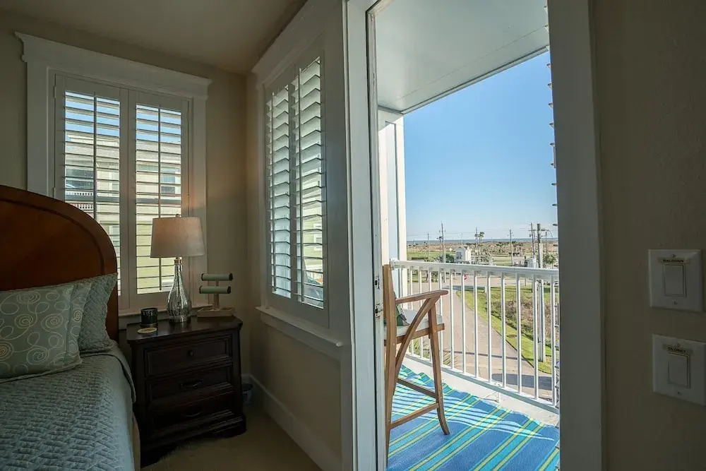 Bay Escape Condo #1820023 3 Bedrooms 2 Bathrooms Condo