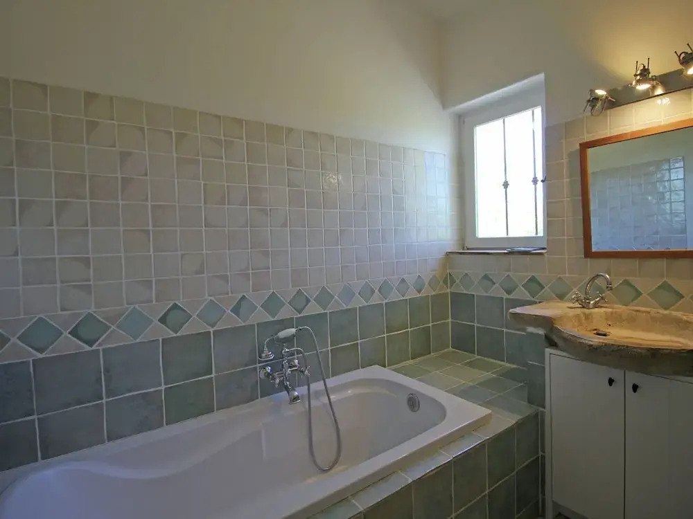 Beautiful, renovated Bastide with private pool and panoramic views, 3km from Apt