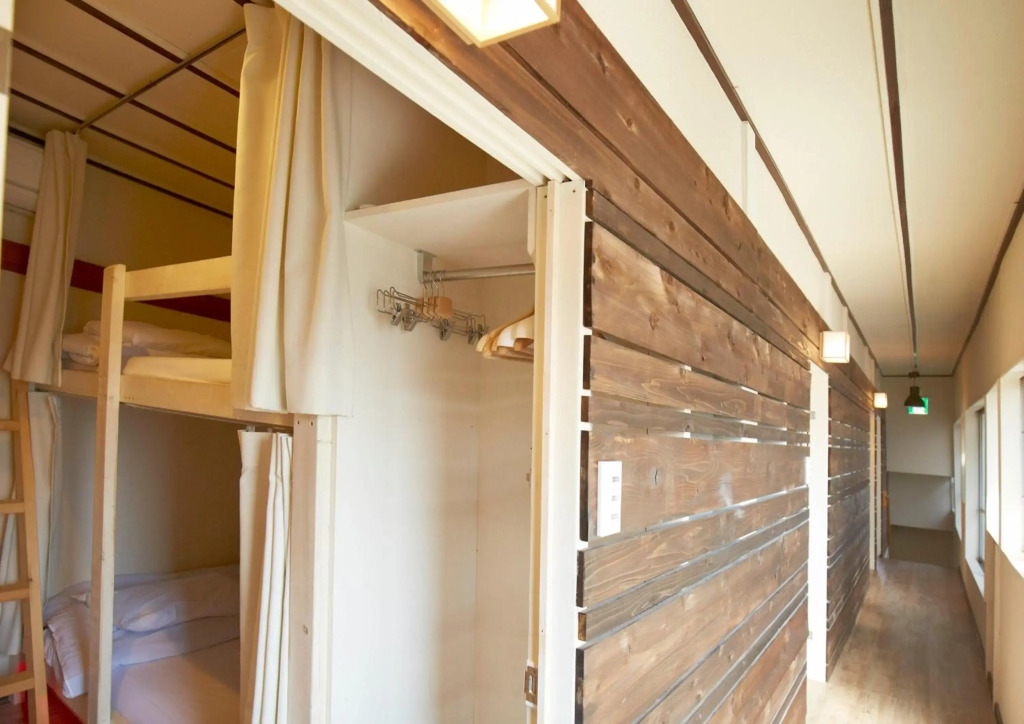 328 Hostel & Lounge