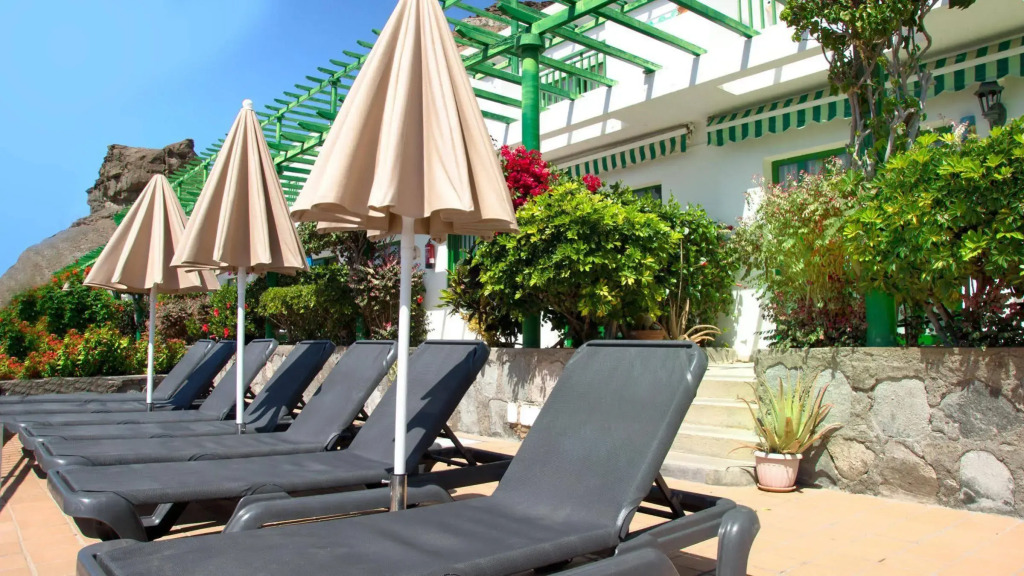 Los Veleros Apartments