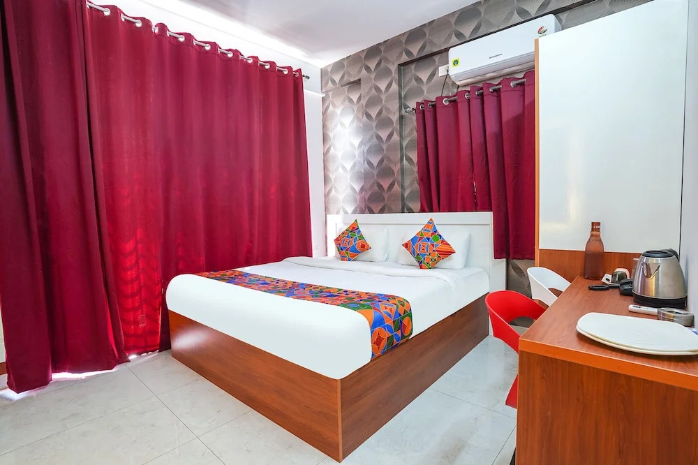 FabHotel Royal Platinum Suites