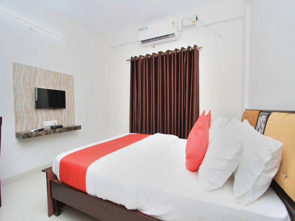 OYO 12033 Hotel Royal Residence