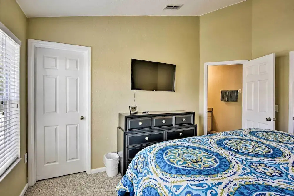 Resort Townhome w/ Splash Pool ~ 7 Mi to Disney!