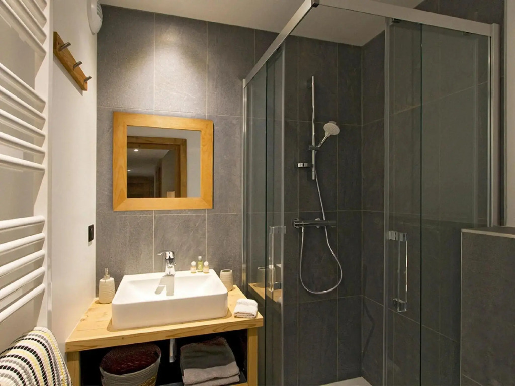 Modern 12-person chalet with panoramic views in Les Deux Alpes