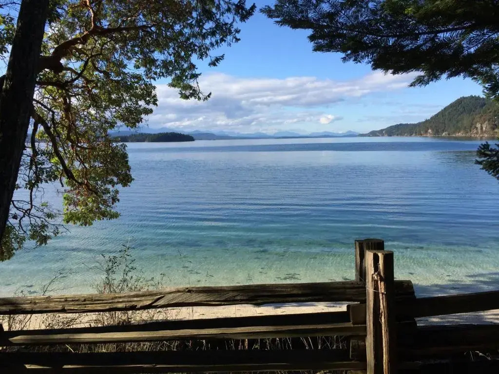Sticks and Stones Cottage-Arbutus Grove
