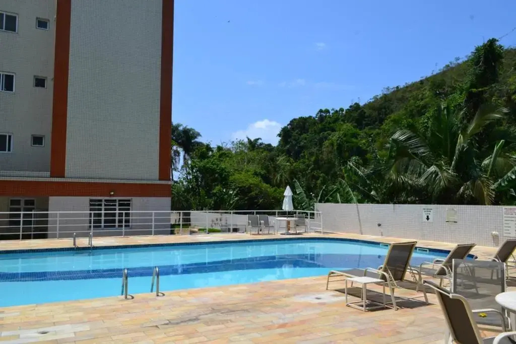 Aluga-se Apto 2 Quartos, sendo 1 suíte, 3 Ar cond. Mobília completa - Praia Grande Ubatuba/SP