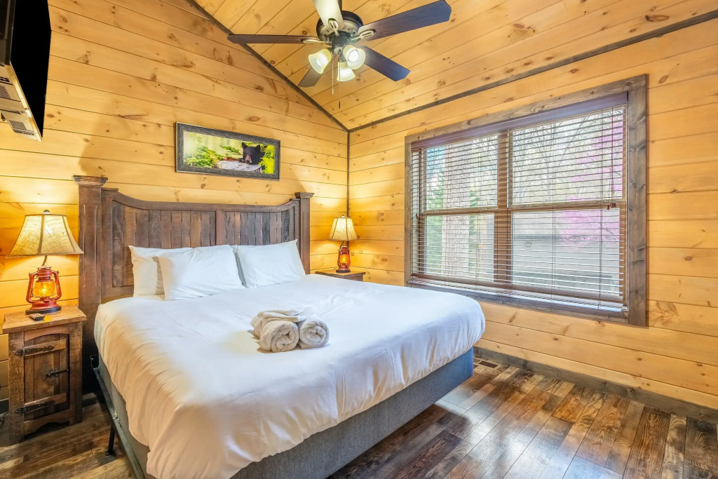 The Wacky Woodpecker by Avantstay Game Room, Private Hot Tub, & Pool Access!