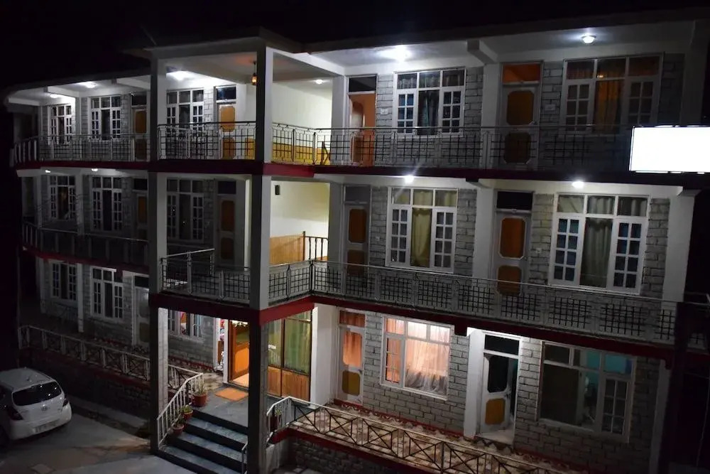 Comlux Hotels Manali
