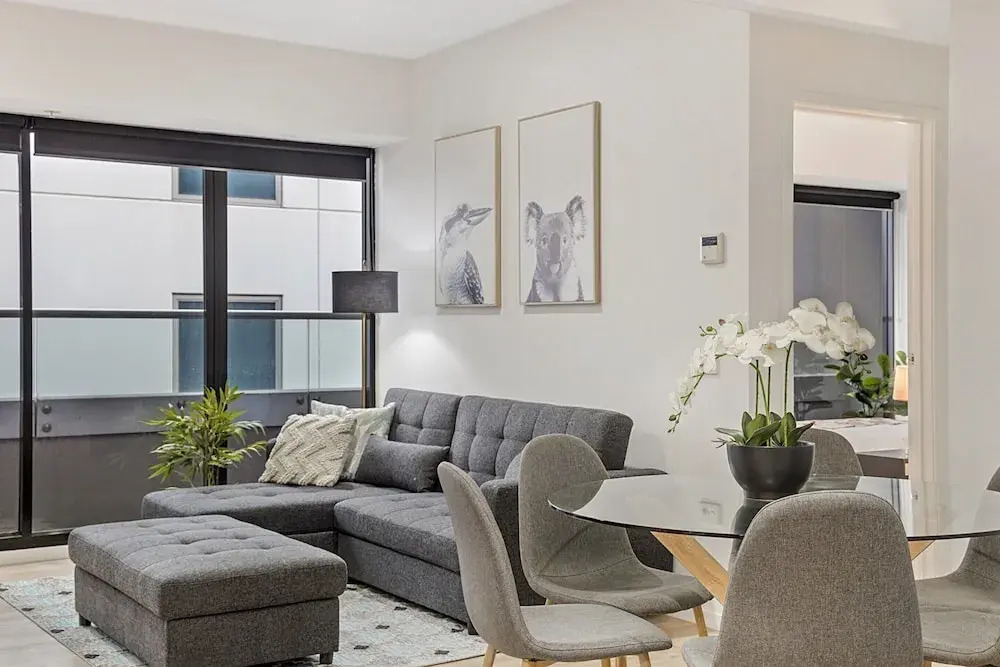 Executive Unit With Pool and Gym Near Riverfront
