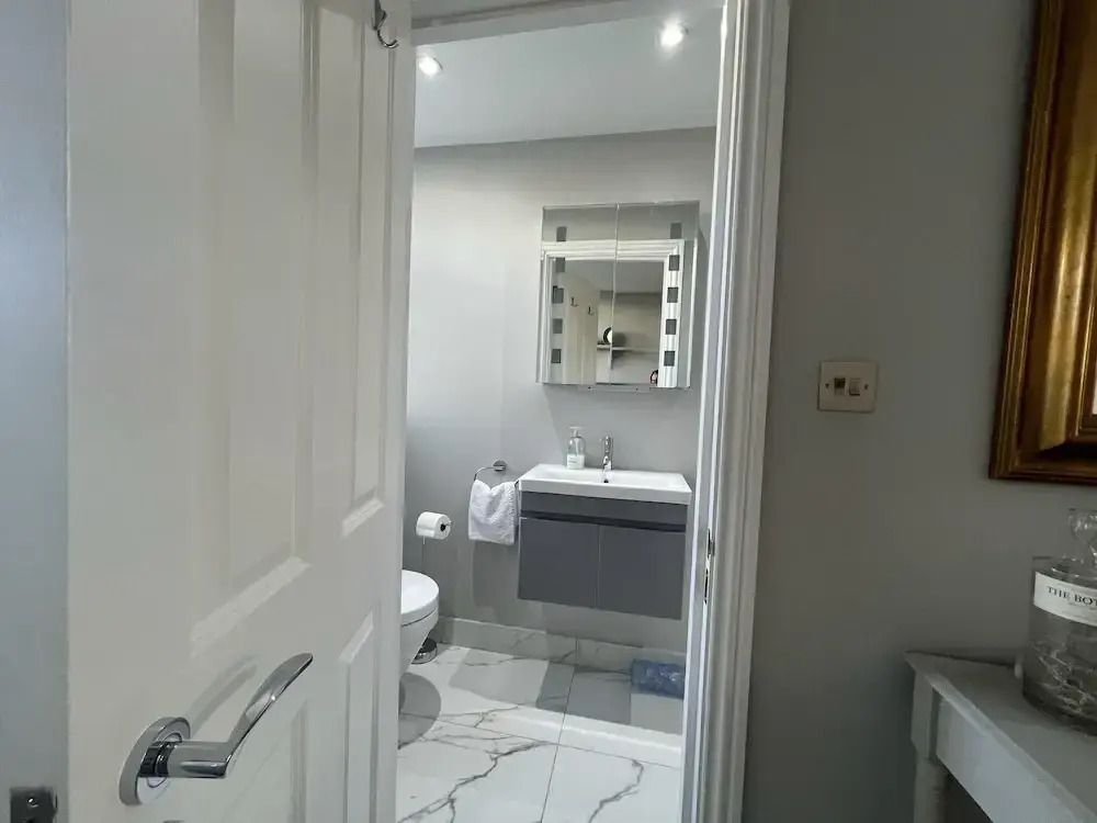 London-apartment-sleeps2-privateentrance