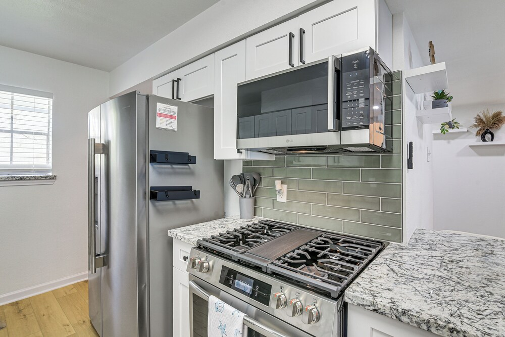 1/2 Mi to Sylvan Beach Park! Chic Townhome w/ Yard