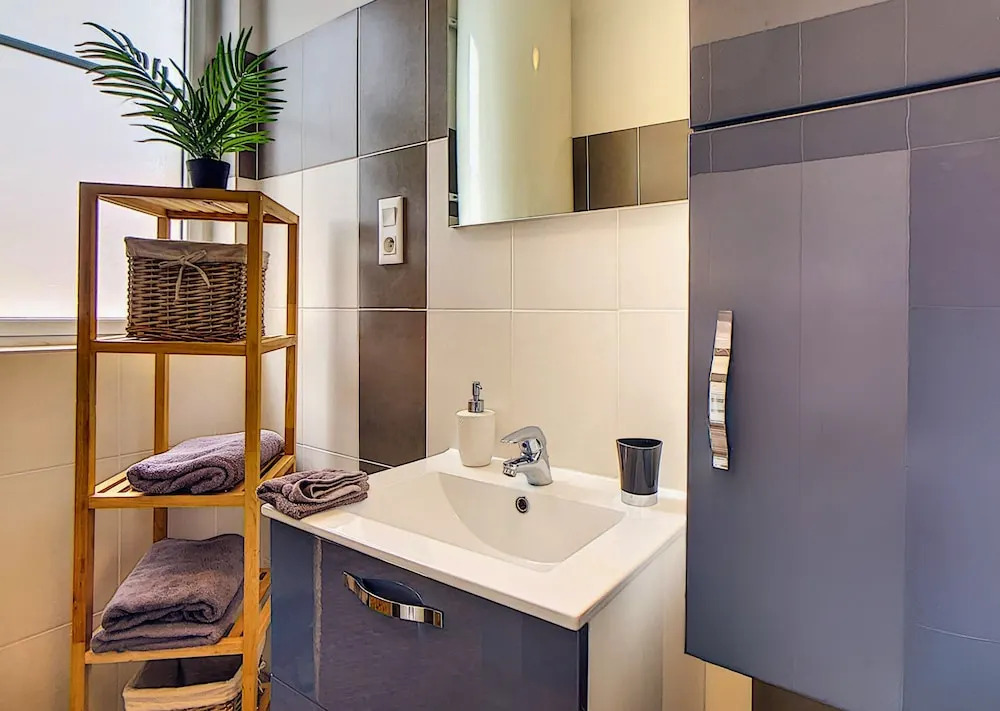 Studio en plein centre de Saint-Omer - à 5 min de la gare, parking privé gratuit