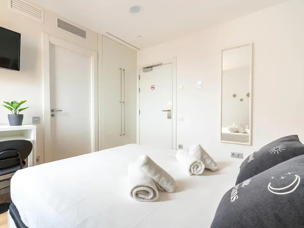 Limehome Barcelona Carrer de Fontcoberta - Digital Access