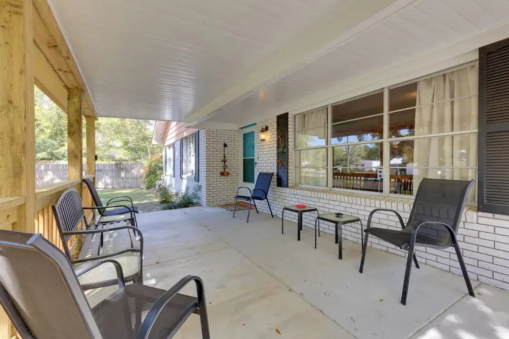 Vibrant Pass Christian Oasis - 3 Blocks to Beach!