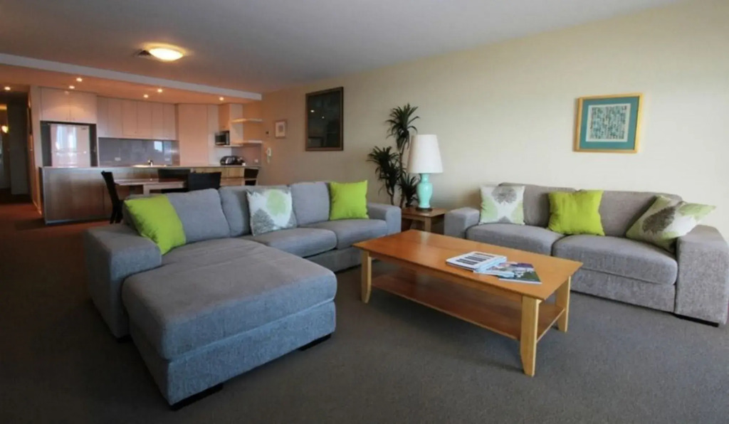 Riverside Apartments & Hotel