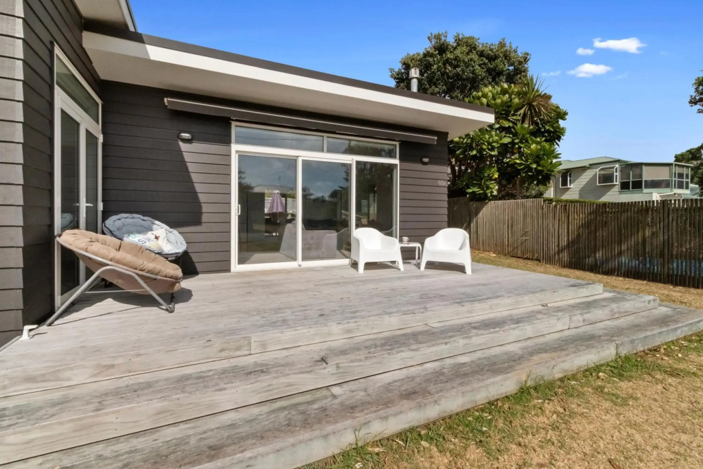 Modern Kiwi Bach - Waihi Beach Holiday Home