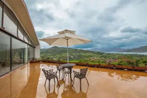 The Glass House by Vista Rooms