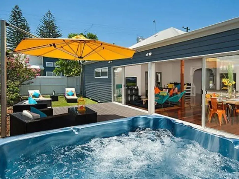 Aaloka Bay - heritage charm w. pool & spa