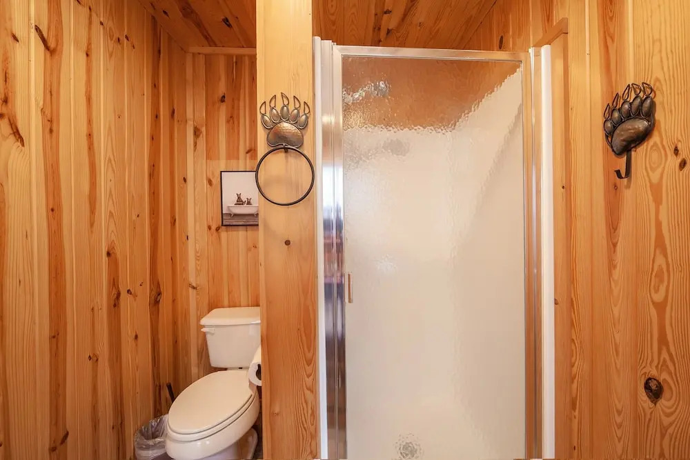 Barefoot Cabin 4 Bedroom Cabin by RedAwning