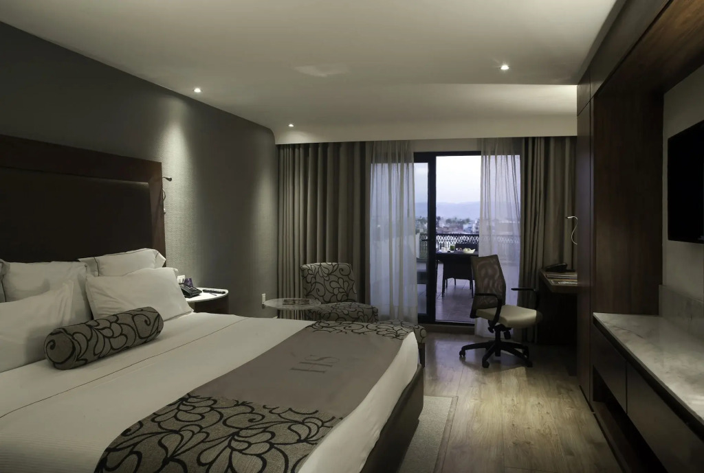 HS HOTSSON Hotel Leon