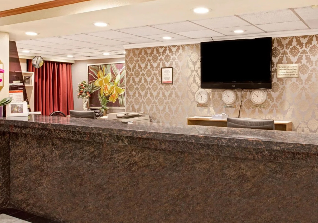 Best Western Plus Commerce Hotel