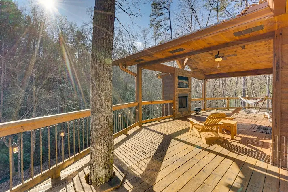 Gorgeous Murphy Cabin w/ Large Deck: 2 Mi to Dtwn!