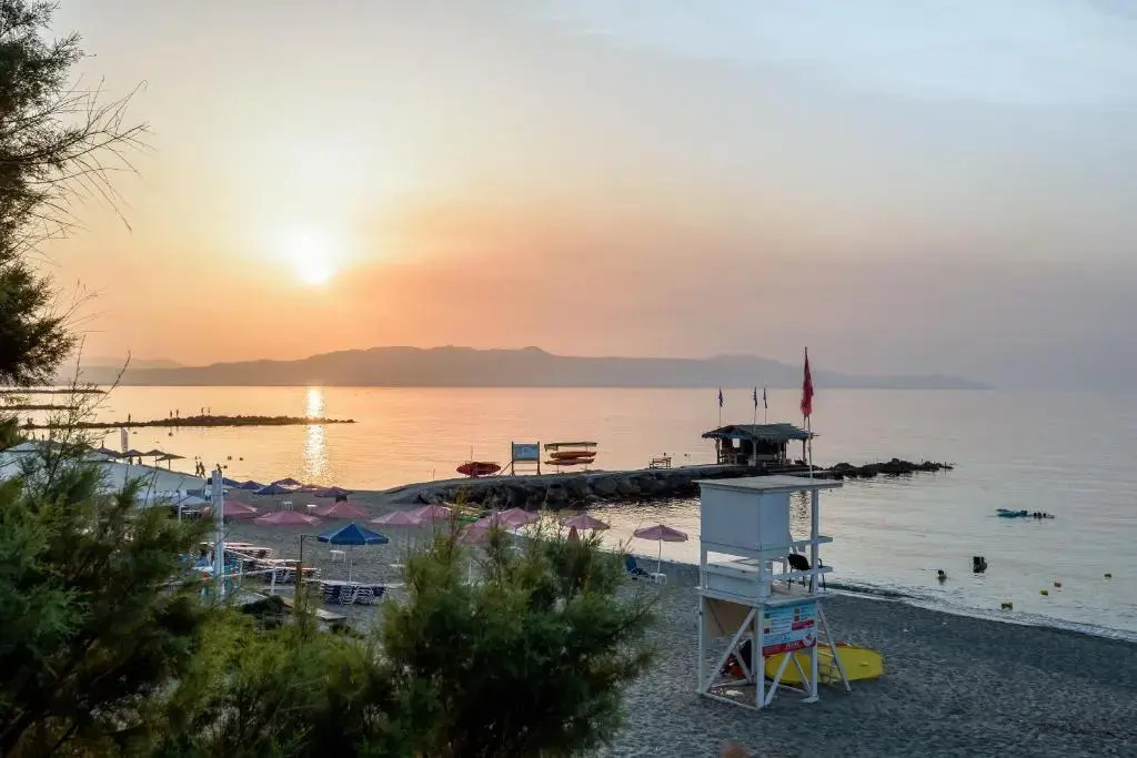 Apartment4 50 metres from THE Sea 'NEW LISTING'