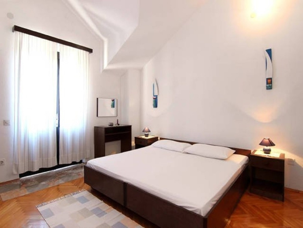 Studio apartment Mat - in a cosy stone house: SA3 Bol, Island Brac