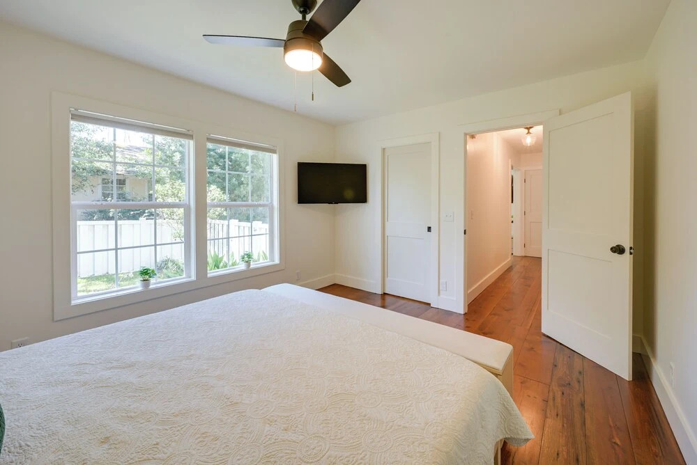 5 Mi to Pier Village: Coastal Jade Cottage