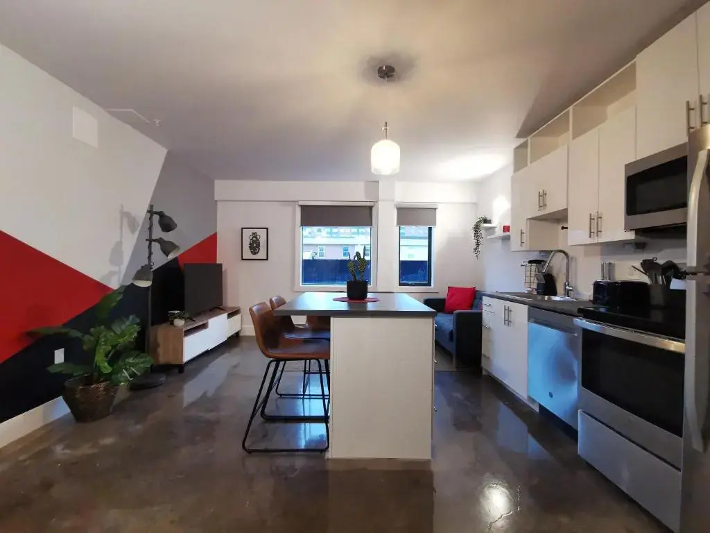 Cameo Hotel and Suites
