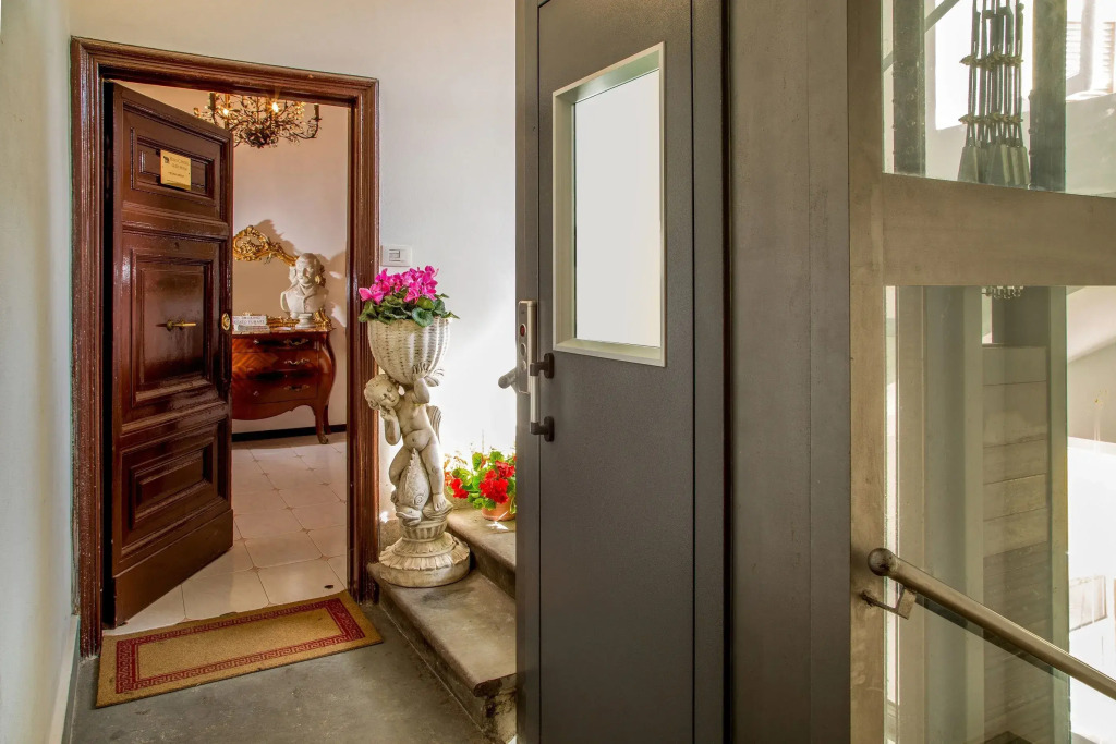 Roma Central Guest House