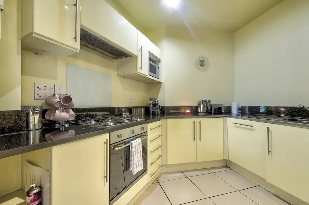 Bright Georgian 1BR Flat in West End