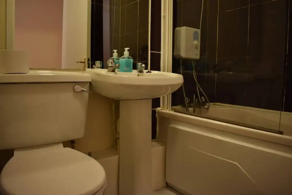 Bright 2 Bedroom Apartment With Balcony in City Centre