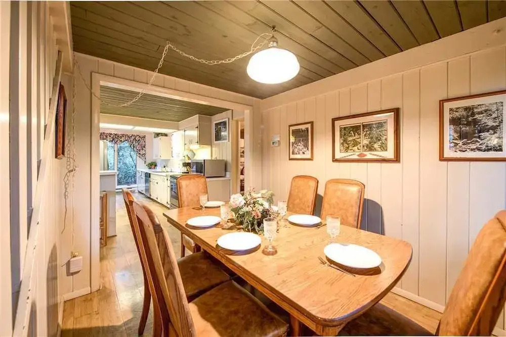 Echota 4 Bedroom Home with Hot Tub