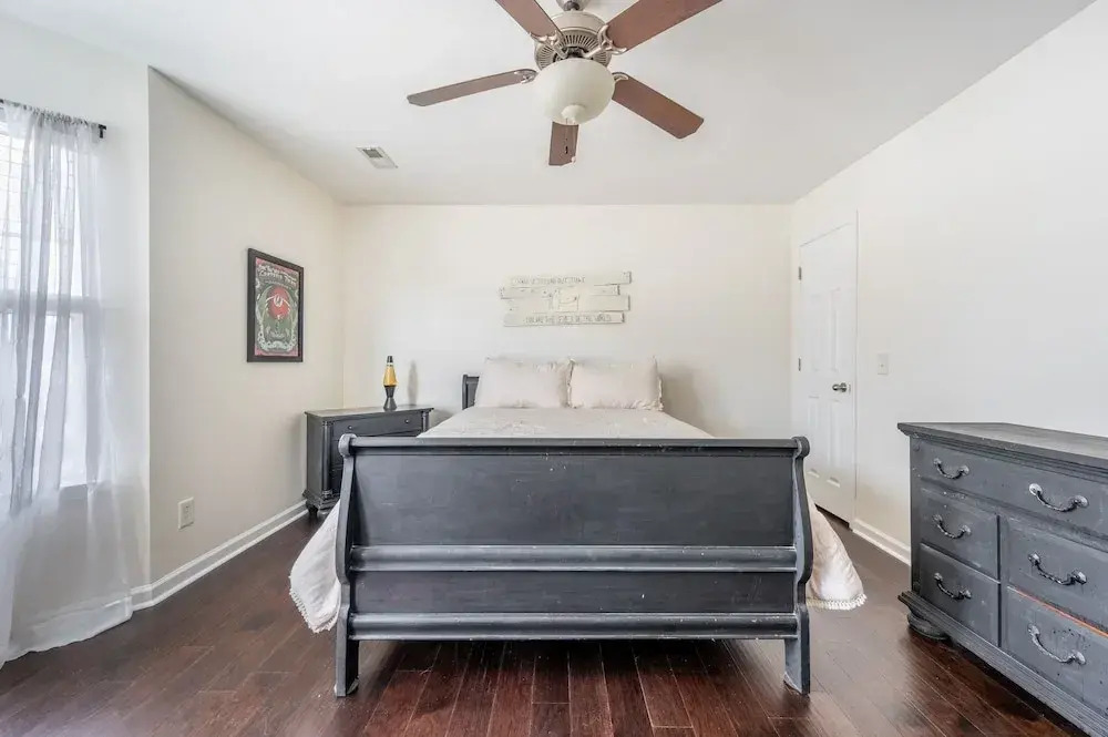 Cozy Remodeled House With Views Prime Location 3 Bedroom Home by RedAwning