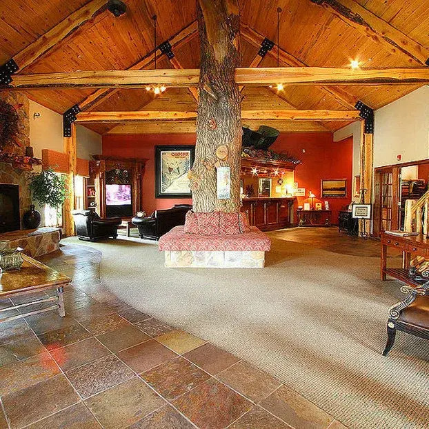 The Red Moose Lodge