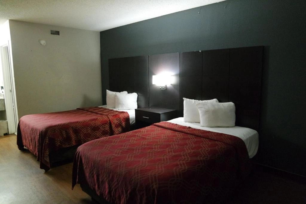 Travelodge by Wyndham North Charleston
