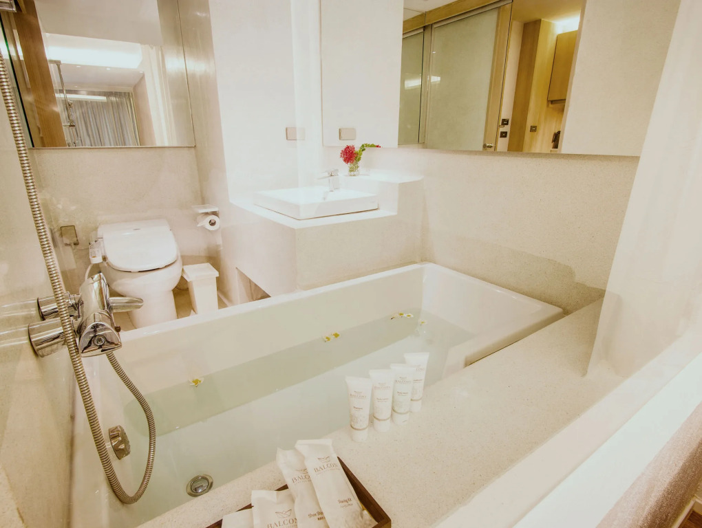 Balcony Seaside Sriracha Hotel & Serviced Apartments