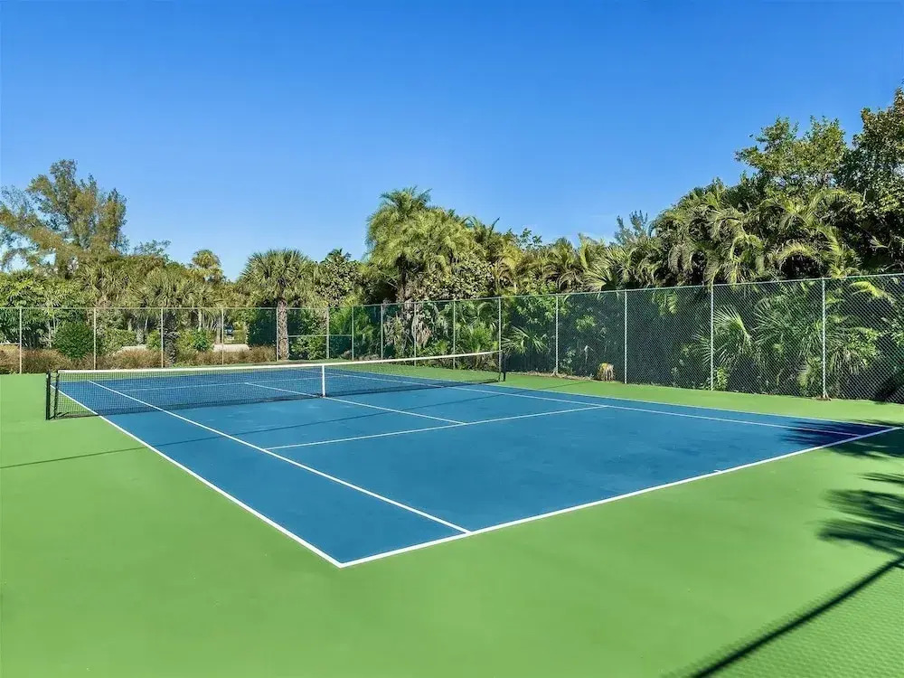 Shorewood Condos by Dream Vacation Rentals
