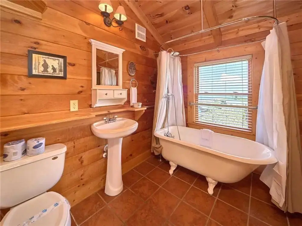 Bear Pause II - Three Bedroom Cabin